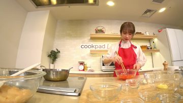 230329 cookpadLive – Konya, Manatsu to Nani Taberu 01 – Studio View – ex-Nogizaka46 Akimoto Manatsu – FHD.mp4-00004