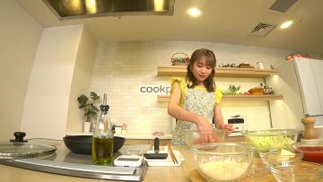 230805 cookpadLive – Konya, Manatsu to Nani Taberu 06 – Studio View – ex-Nogizaka46 Akimoto Manatsu – FHD.mp4-00001